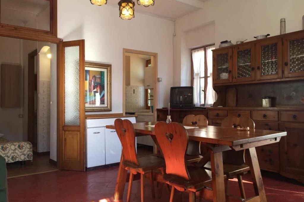 Nel Set Di Piccolo Mondo Antico Villa Viola Valsolda Exteriör bild