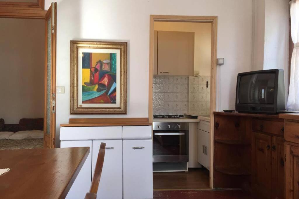 Nel Set Di Piccolo Mondo Antico Villa Viola Valsolda Exteriör bild