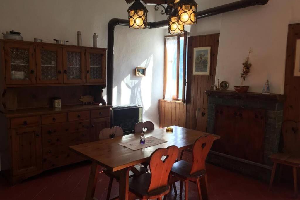 Nel Set Di Piccolo Mondo Antico Villa Viola Valsolda Exteriör bild